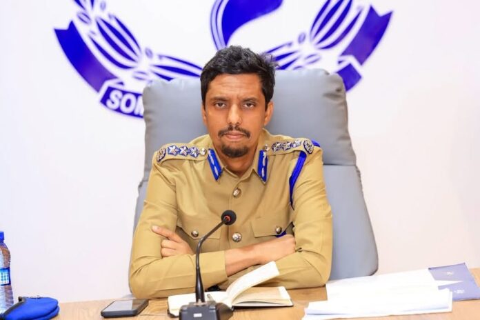 Asad Diyaano oo wajahaya xil-ka-qaadis, Xamse Cabdi Barre oo cadaadis siyaasadeed ku sii kordhayo