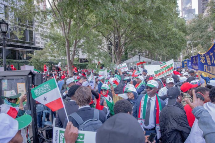 Guddoomiyaha Golaha Wakiillada Somaliland iyo bulshada Waqooyiga Ameerika oo isu-soo bax ka dhigay New York+Sawirro