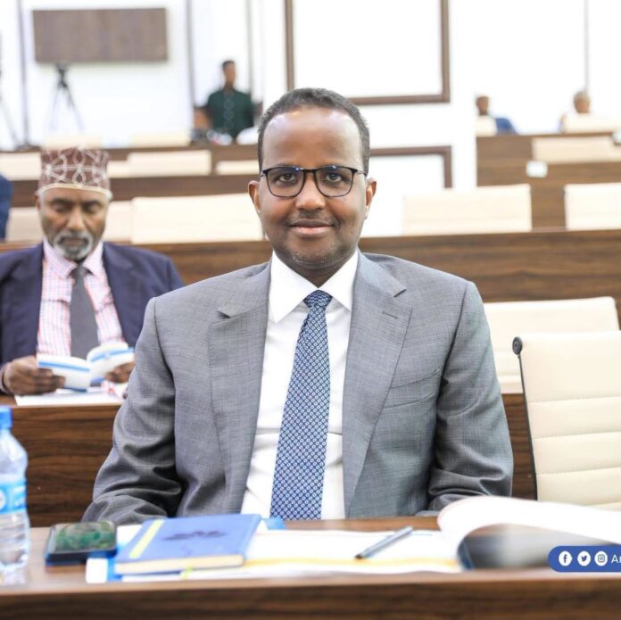 Xildhibaan Cabdiraxmaan Odawaa oo si adag u dhaliilay duqeynta lagu dhaawacay Taliye Shub